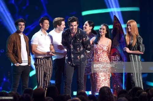 thegreatmercutio:Shadowhunters wins Best Choice Sci-fi/Fantasy...