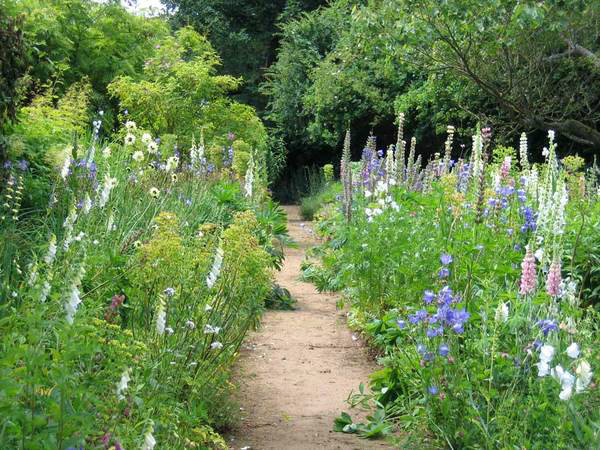 English Idylls — pagewoman: Munstead Wood Garden, Godalming,...