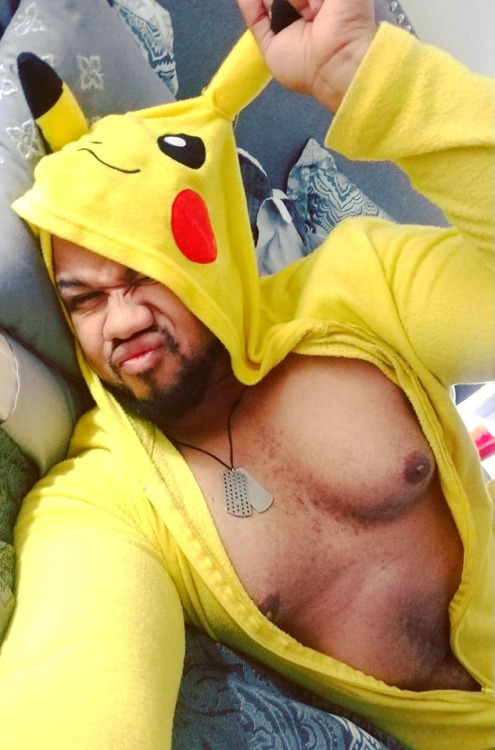 gaymerwitttattitude:Gaymer Geek Selfies - Now this is my type...