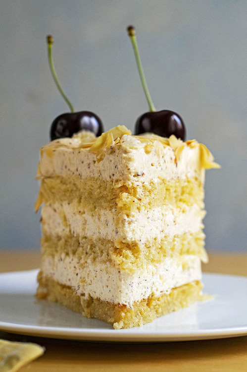 foodffs:Roasted almond & white chocolate mousse cake...