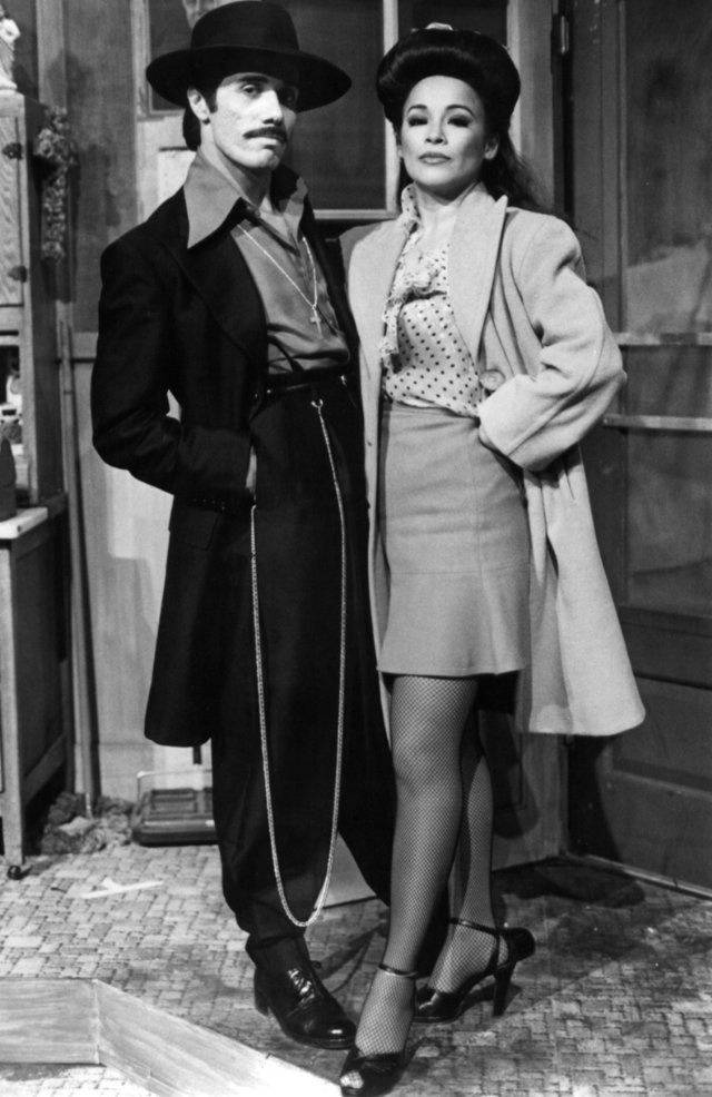 Madness, dreams, lies \u2014 Fashion and identity Zoot Suit y