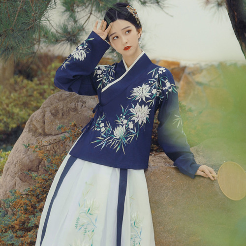 hanfugallery:Traditional Chinese hanfu by 钟灵记