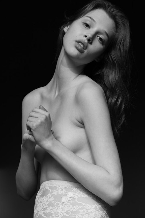 famous-nsfw-tub:Anais Pouliot