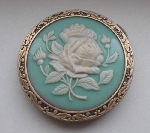 heckyeahvintagecompacts:Pretty silver and aqua enamel Russian...