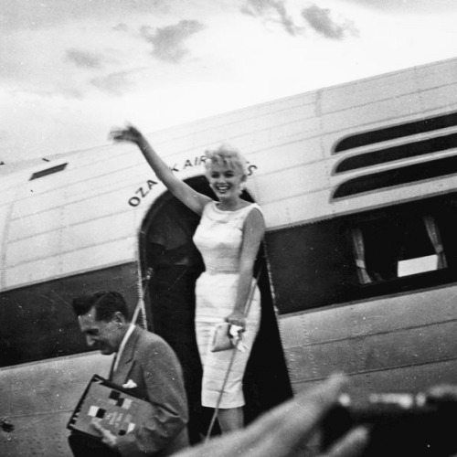 elvis-pink-cadillac:Timeless Celebrities at Airports