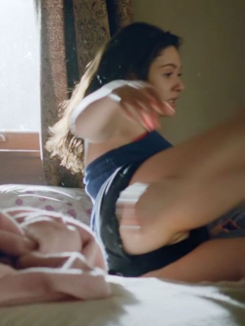 irishrover85:Emmy Rossum pussy slip