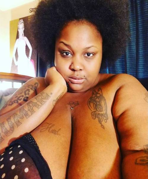 montusstuff:bbwzariahjune:Does Wakanda have a red light...