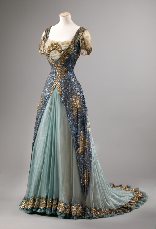 mote-historie:French ball gown worn by Queen Maud of Norway,...