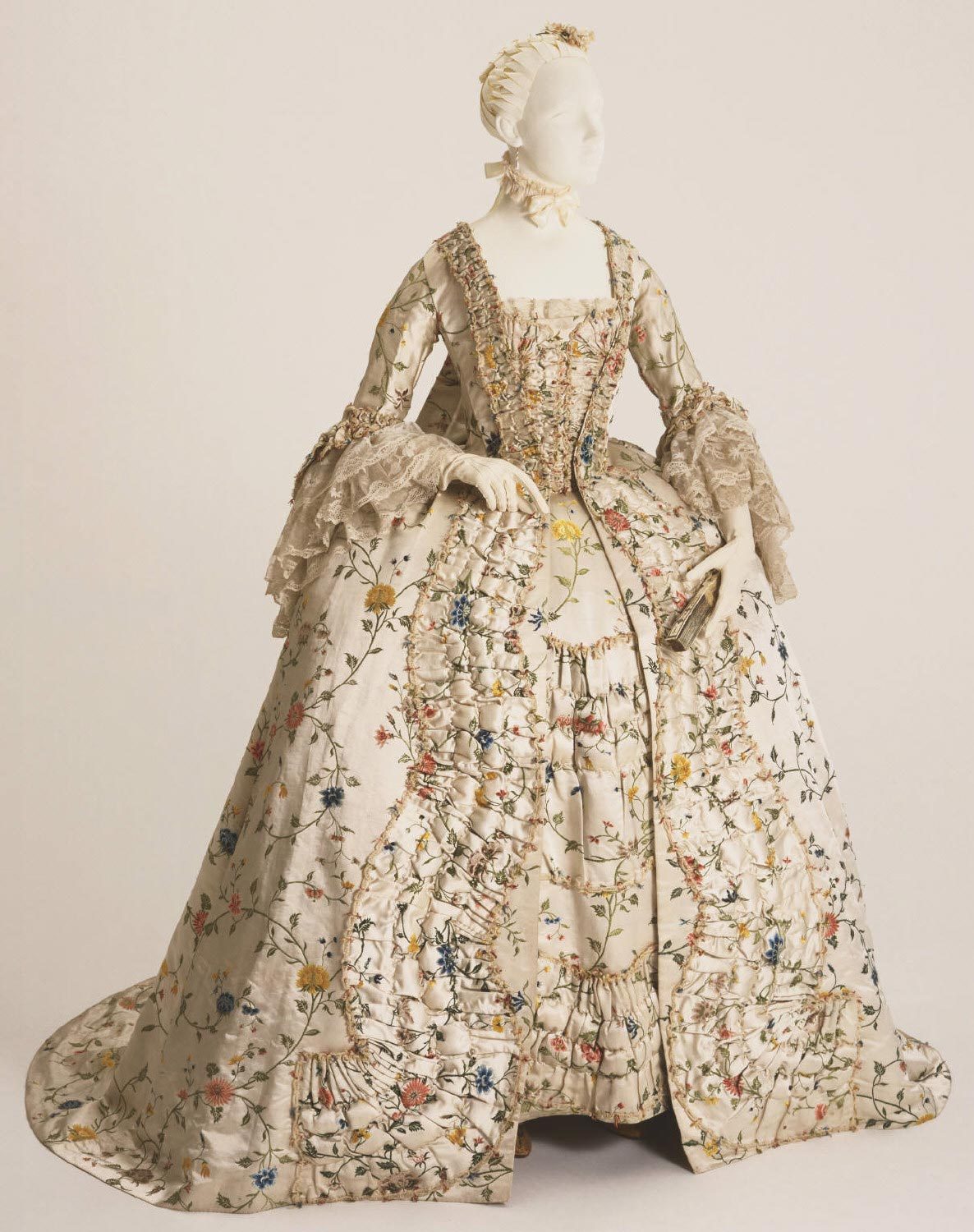 fripperiesandfobs:
“ Robe a la francaise ca. 1755-60
From the Philadelphia Museum of Art
”