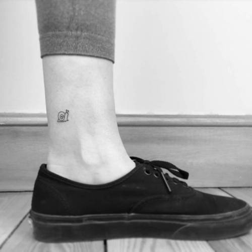 By Cagri Durmaz, done at Basic Ink, Istanbul.... fine line;mollusc;micro;line art;animal;cagridurmaz;ankle;facebook;twitter;minimalist;snail