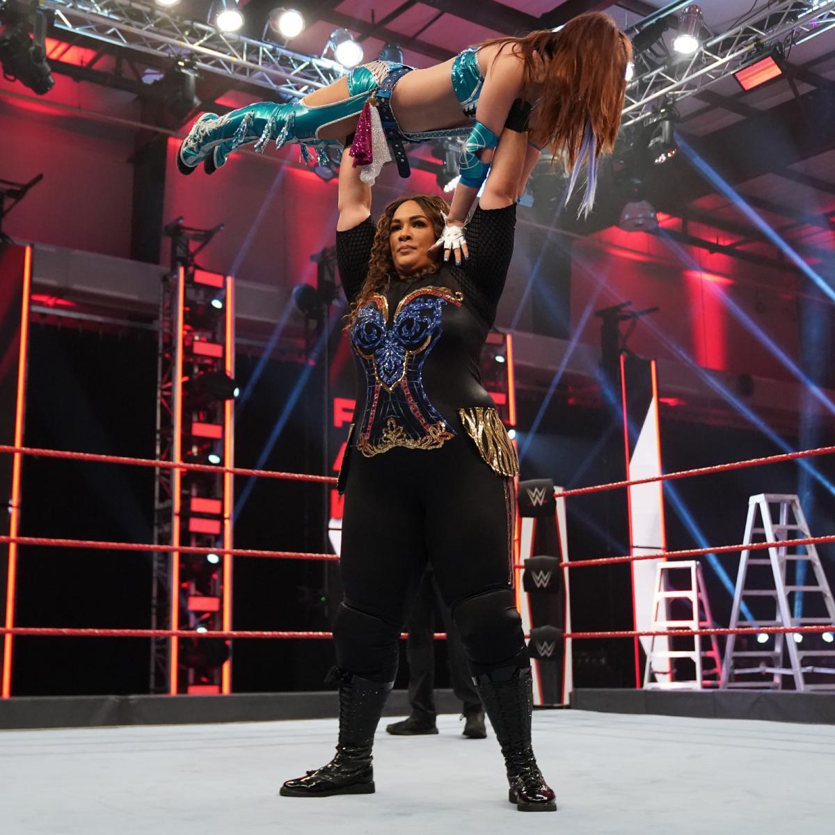 WWE Women 🏳️‍🌈 — Kairi Sane vs Nia Jax (Women's Money in the ...