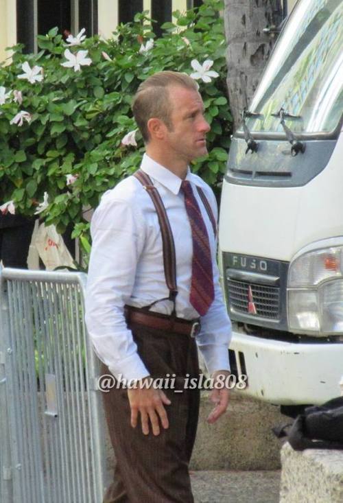 alohaspaceman:Scott Caan on the set of 9.07, Sept 14th.Pics...