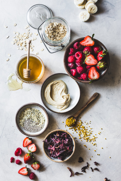 sweetoothgirl:hibiscus berry smoothie bowls {gluten-free,...