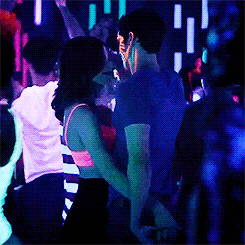 tumblr_mzqjfcSTon1tp3mg2o1_r1_250.gif