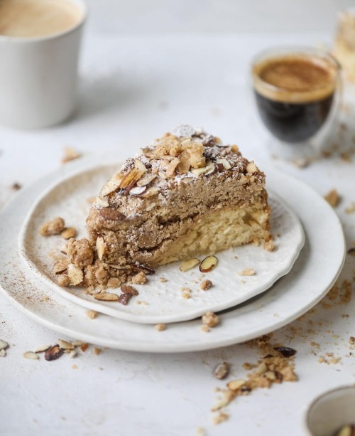 fullcravings:Almond Crumb Cake