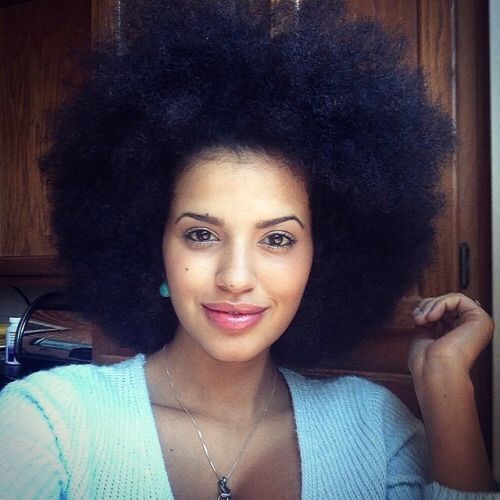 naturalhairqueens:what a beautiful face she has!