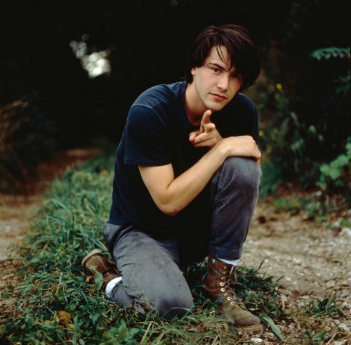 illechill:Keanu Reeves, some awkward 90s photoshoot