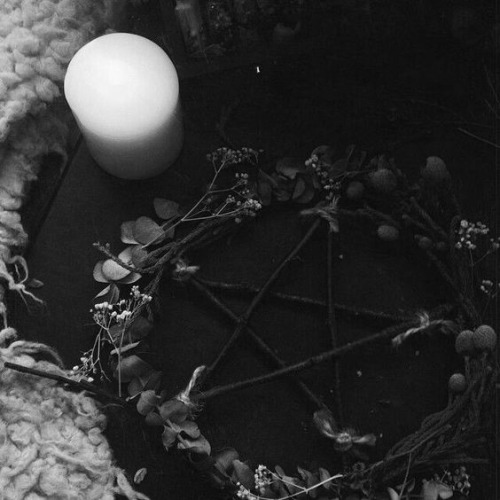 pentagram altar pagan wicca magick