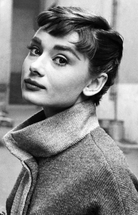 gatabella:Audrey Hepburn by Mark Shaw, 1954