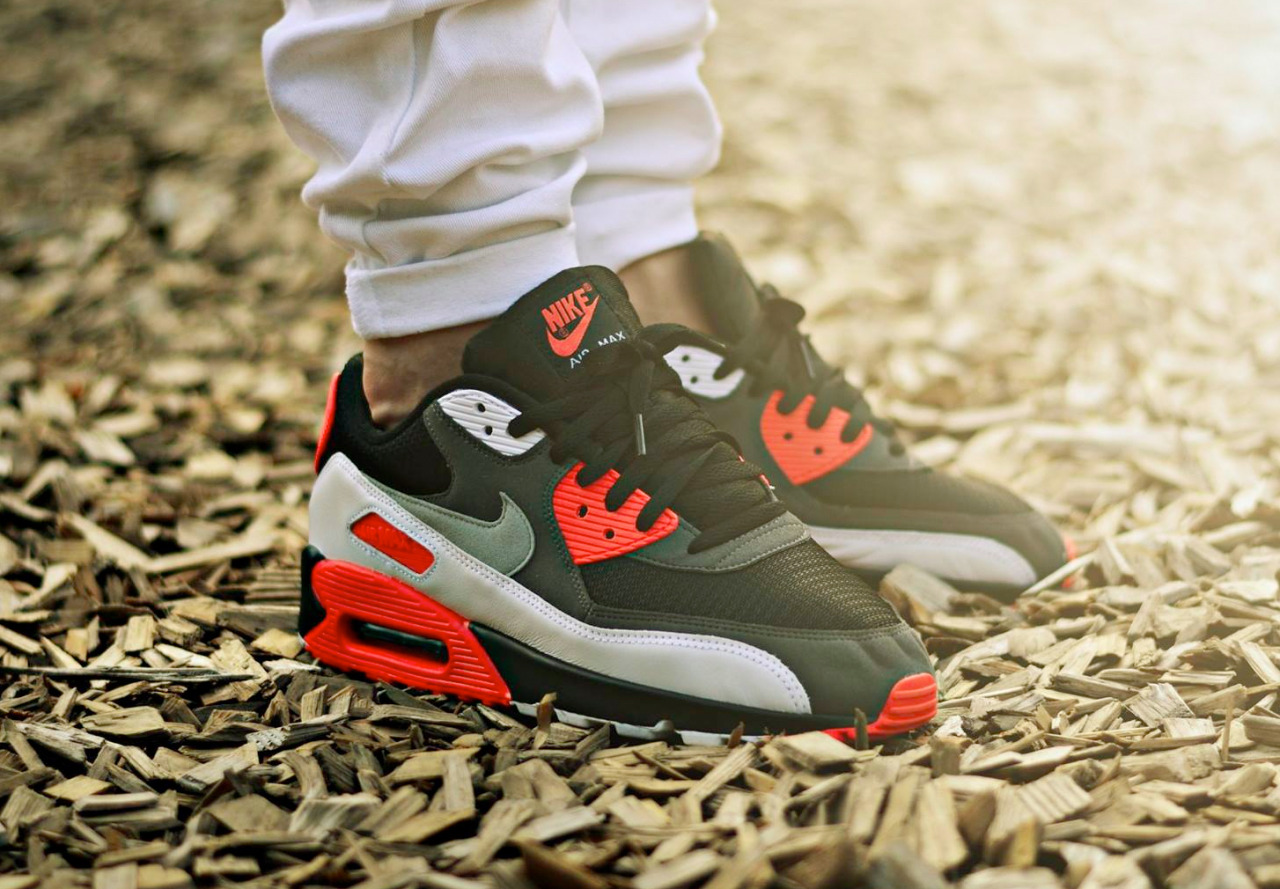 NIKE WMNS AIR MAX 90 ESSENTIAL 616730113 kolor