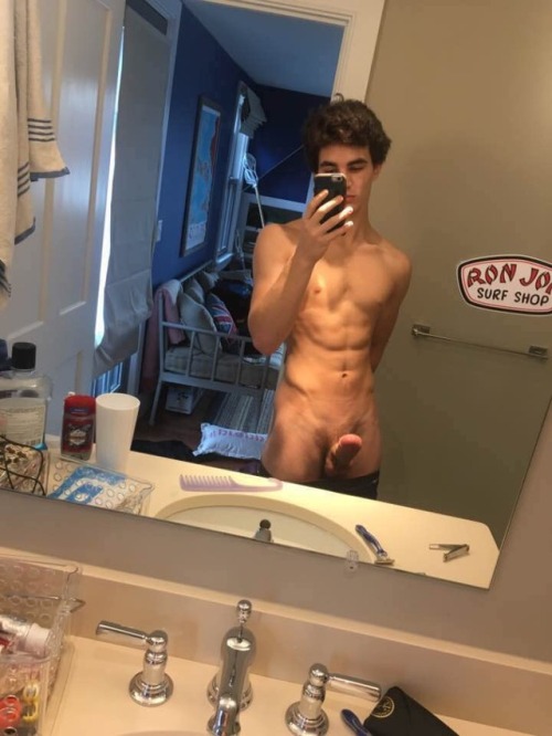 coolyounglover:hornyykidd16:Such a sexy boy with a massive...