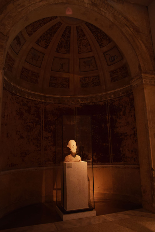 on-misty-mountains:Neues Museum Berlin