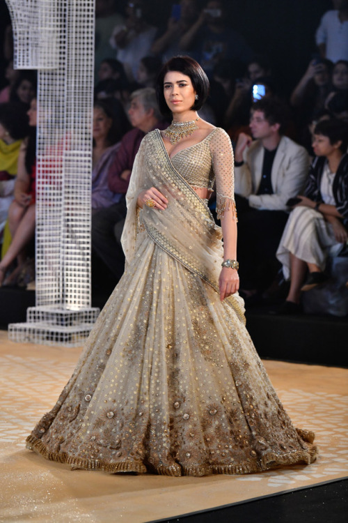 fashionalistick:TARUN TAHILIANI2018 couture collectionINDIA...