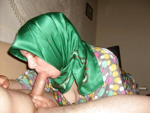 Hijabi teen sucking cock
