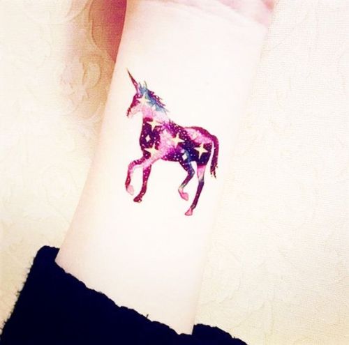 30 Tatuajes De Unicornio Que No Sabías Que Necesitabas