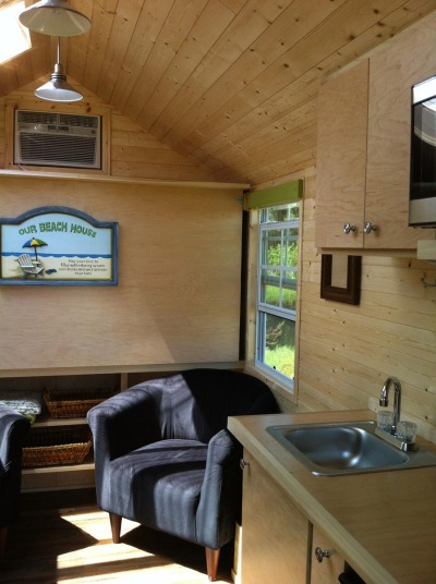 smallhomeideas:<br /><br />http://tinyhouseswoon.com/trekker-tiny-house/<br />http://trekkertrailers.com/<br />