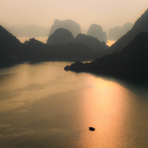 breathtakingdestinations:Ha Long Bay - Vietnam (by Aftab...