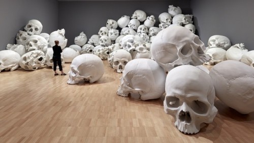 sixpenceee:Ron Mueck, an Australian artist known for his...