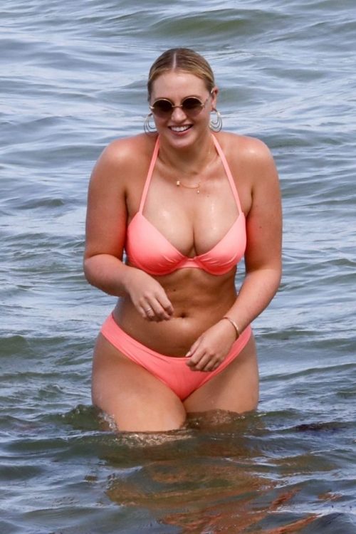 irishrover85:Iskra Lawrence hot snaps