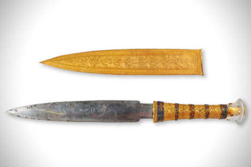 historyarchaeologyartefacts:Tutankhamun’s meteoric iron dagger,...