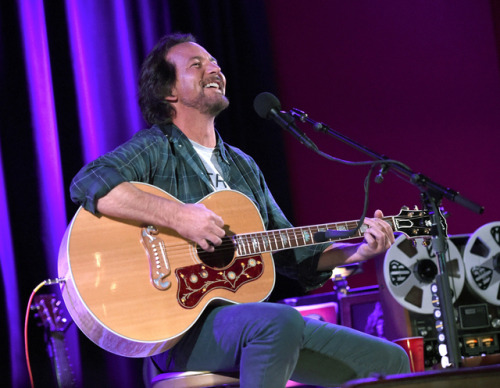 pendulumthrows:Eddie Vedder at The Chapel in San Francisco Nov...