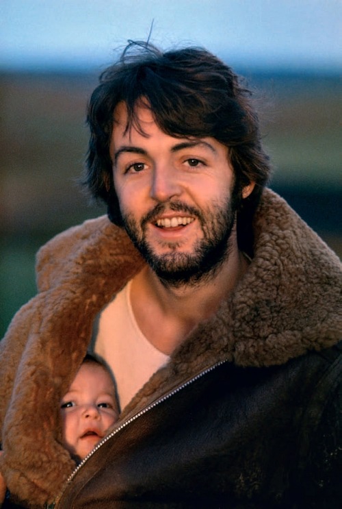 sarcasm-factory:Paul McCartney with his baby daughter Mary is...