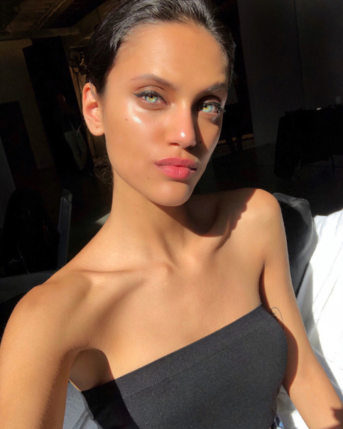 Dalianah Arekion Mauritian Spanish NYMM Victor Henao MakeupByVictor Make Up Estée Lauder highlight eyes divine beauty divinebeauties