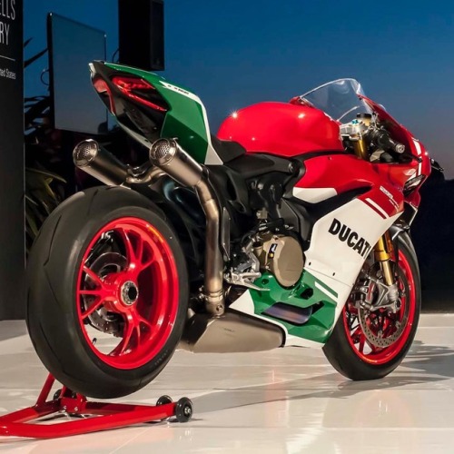 motorcycles-and-more: Ducati 1299 R Final...