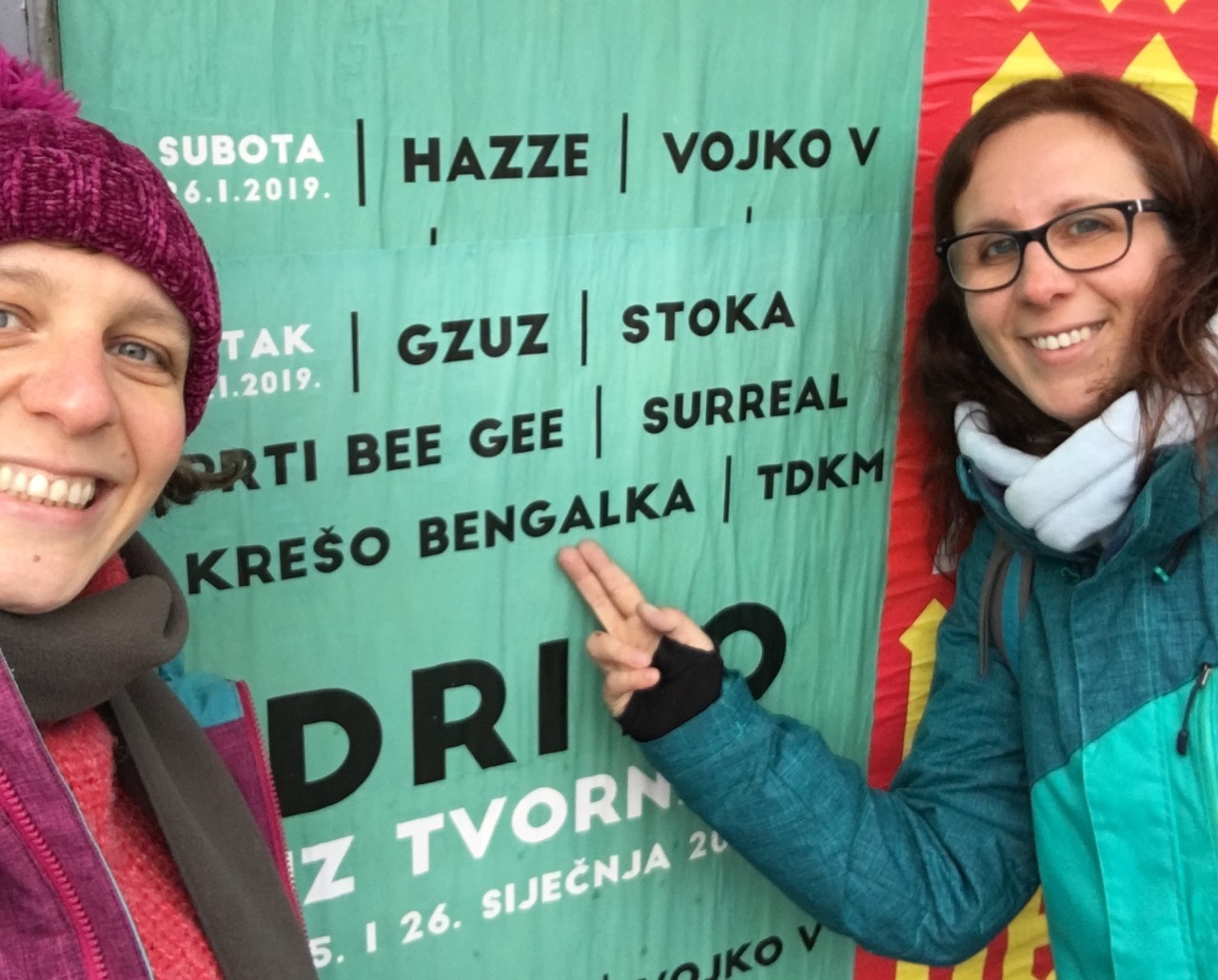 ravna djevojka zavedena lezbijkama