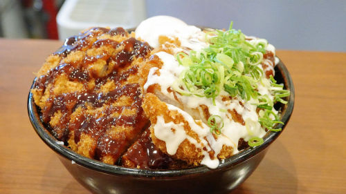 katsucult:一人では食べきれない究極のデカ盛り丼「おとんありがとん丼」を食べてきた x