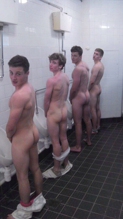 Amateurs showerroom voyeur