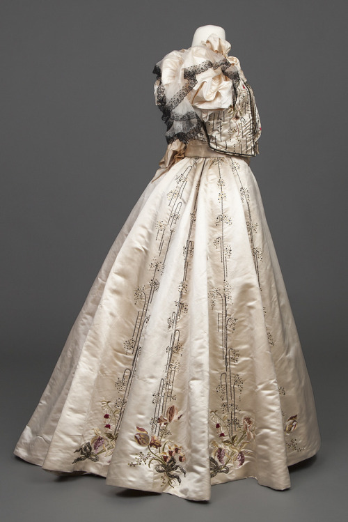 historicaldress:Raudnitz Design House Ball Gown,...