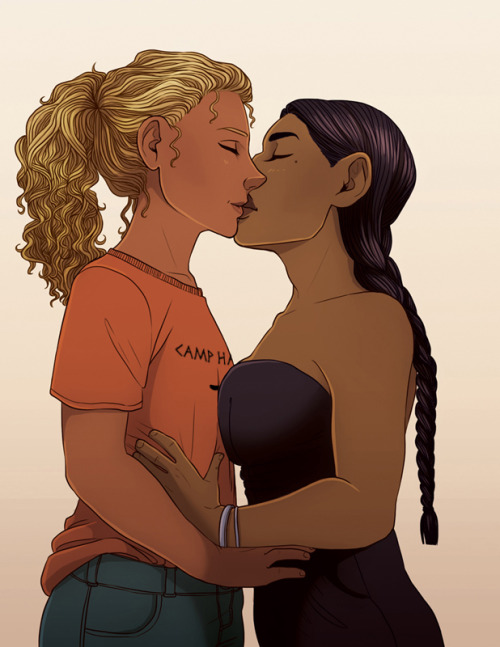 billyxkaplan:Uniting the camps one kiss at a...