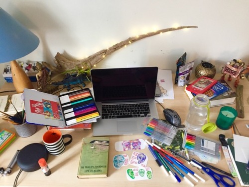 peace-witch:the desk of an art witch // working on my soul...