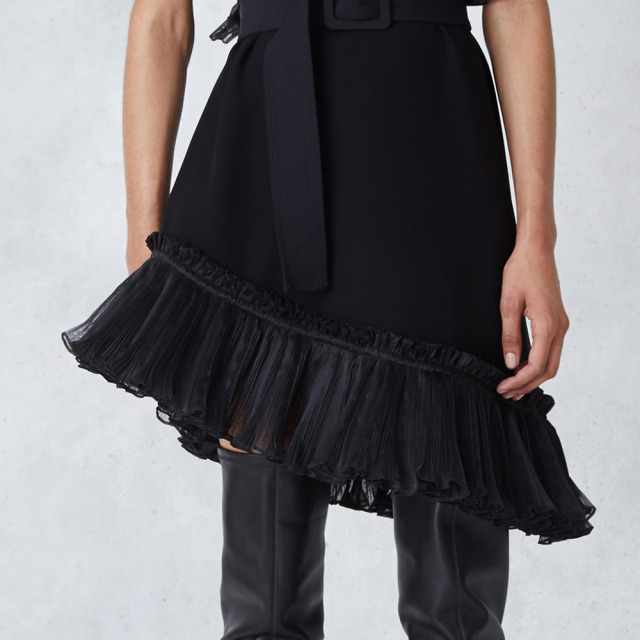 Fashion meets Art: Accordion pleats ruffle...