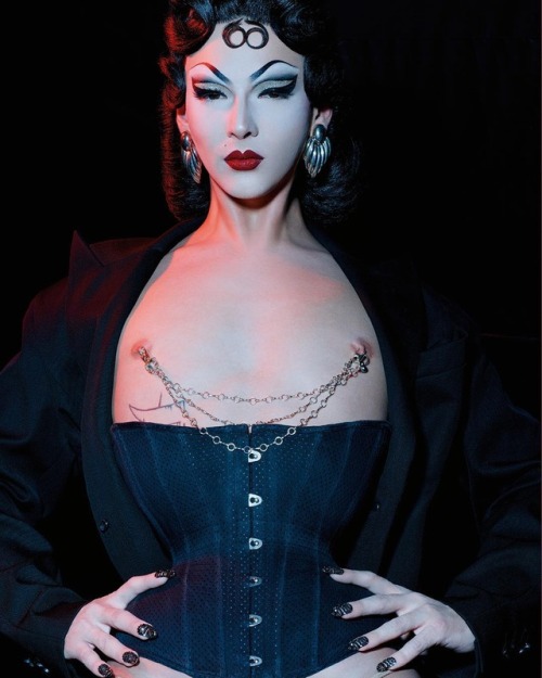 missfame:violet chachki on the cover of tush magazine ♡