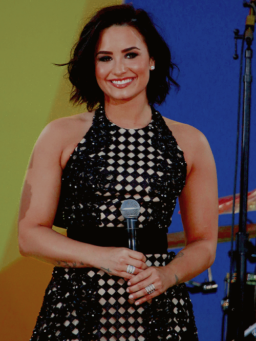 demetria lovato.  - Página 36 Tumblr_po1zimCf7w1reblqyo1_500