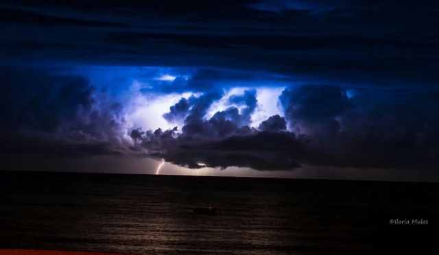 Cagliari — Tempesta di fulmini sul mare, 10-11 agosto 2015...