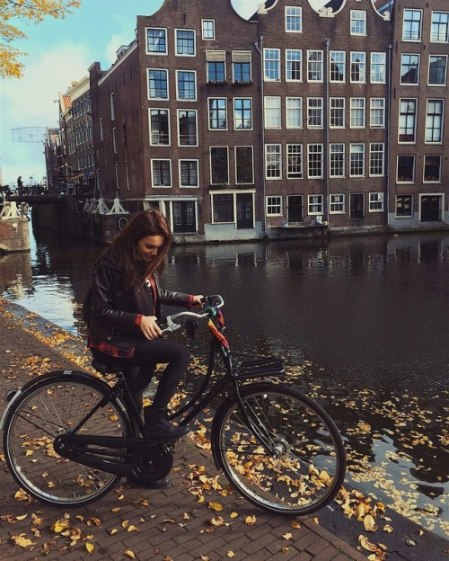 girl girls bycicle beautiful photography fashion style world travel travelling visit discover city cities love hipster indie alternative aesthetic pale