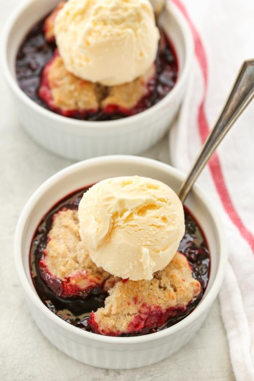 foodffs:BLACKBERRY COBBLERFollow for recipesIs this how you...